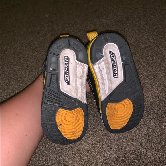 Toddler spizike black university Jordan’s - Picture 2 of 3